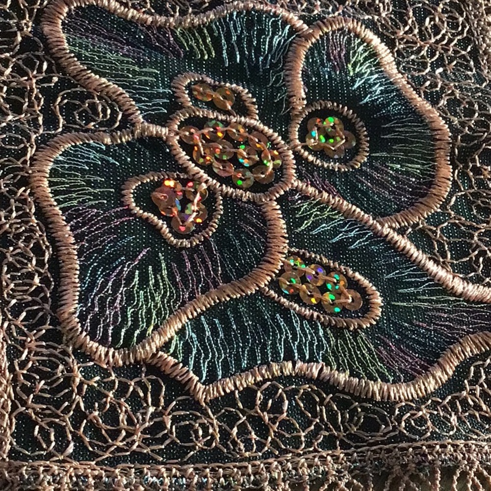 Beautiful table runner - Picture 13 of 14